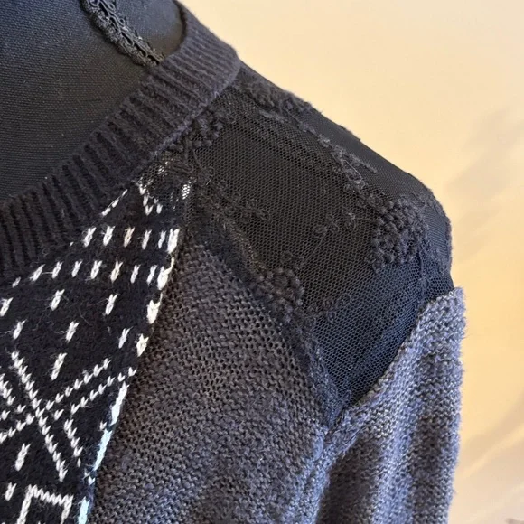 Gimmicks by BKE Black and White Patterned Cardigan with Black Lace Accents - Picture 7 of 14